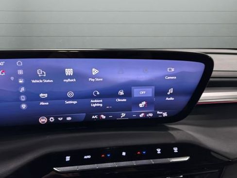 Used 2025 Buick Enclave Preferred image 17