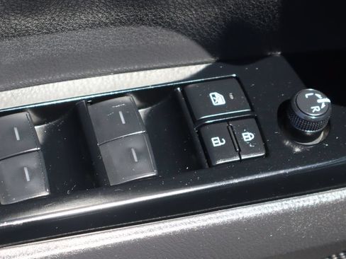 Used 2025 Toyota Camry XLE FWD image 18