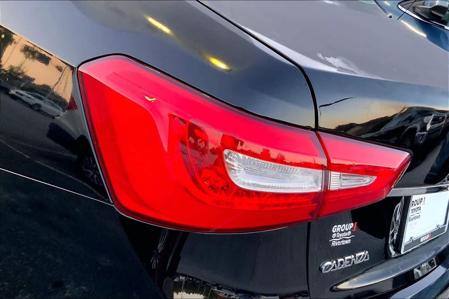 Used 2015 Kia Cadenza Premium w/ Luxury Package FWD image 25