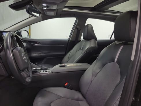 Used 2022 Toyota Camry XSE FWD image 14