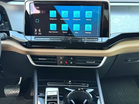 Certified 2024 Volkswagen Atlas Cross Sport SE w/ Panoramic Sunroof Package FWD image 30
