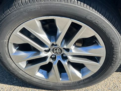Used 2022 Toyota RAV4 XLE Premium FWD image 17