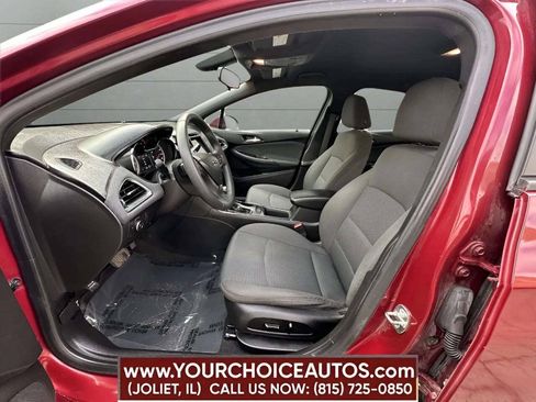 Used 2019 Chevrolet Cruze LT w/ Convenience Package FWD image 45