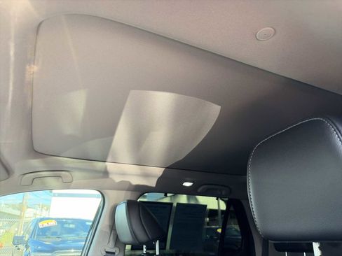 Used 2023 Honda Pilot Touring image 16