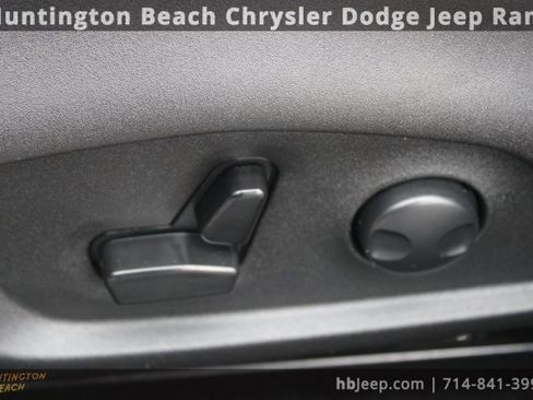 Used 2023 Jeep Compass Limited image 33