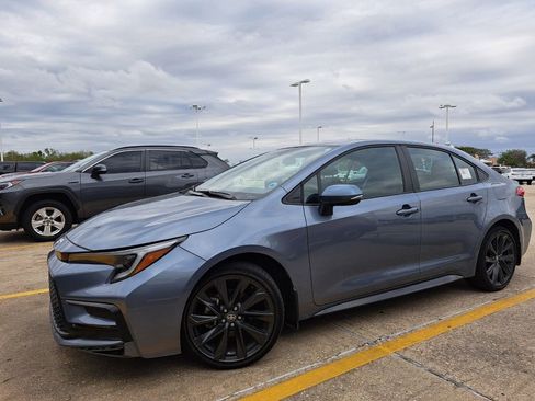 Used 2025 Toyota Corolla SE w/ SE Premium Package image 1