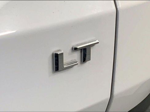 Used 2024 Chevrolet Traverse LT image 8