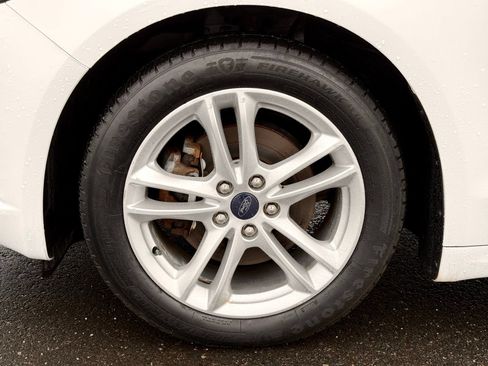 Used 2018 Ford Fusion SE w/ Equipment Group 602A FWD image 2