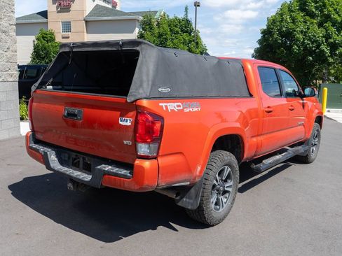 Used 2016 Toyota Tacoma TRD Sport AWD/4WD image 7