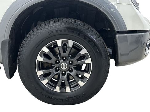 Used 2019 Nissan Titan PRO-4X w/ Pro-4x Convenience Package image 10