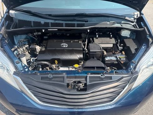 Used 2011 Toyota Sienna LE w/ Towing Pkg FWD image 22
