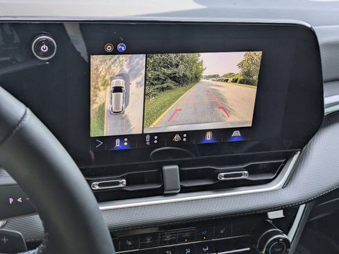 New 2026 Chevrolet Equinox LT w/ Safety and Technology Package FWD image 17