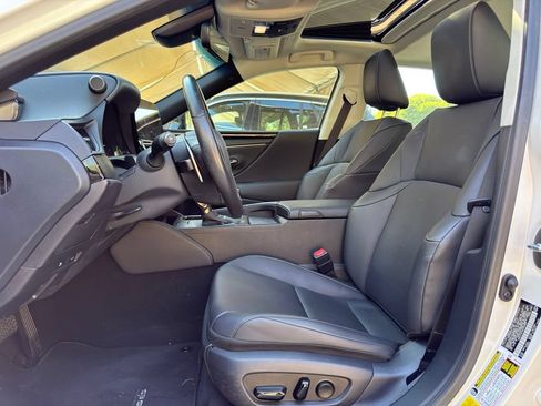 Certified 2025 Lexus ES 350 w/ Accessory Package (Z1) FWD image 9