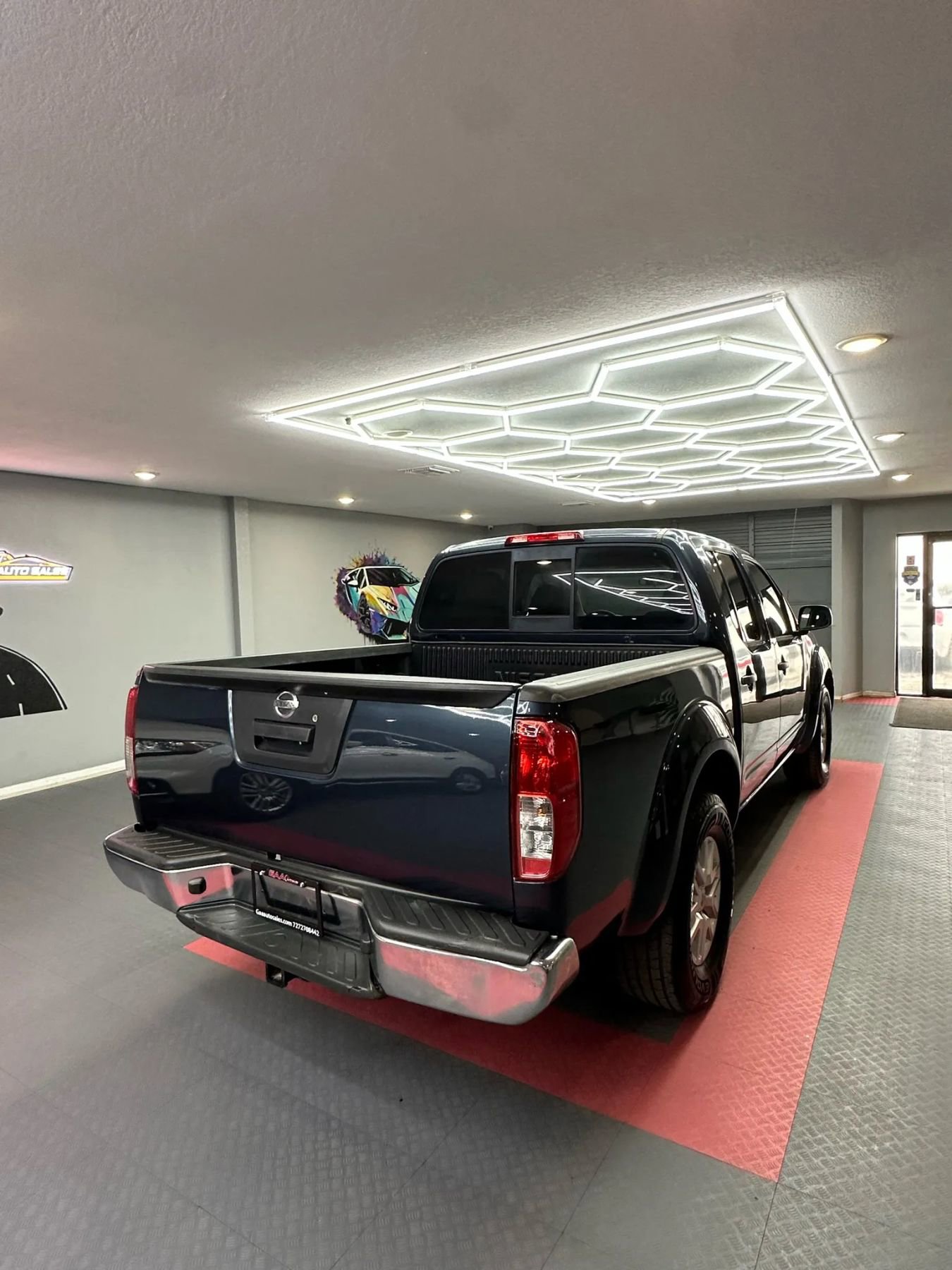 Used 2018 Nissan Frontier SV RWD image 6