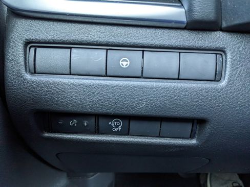 Used 2023 Nissan Rogue SV image 46