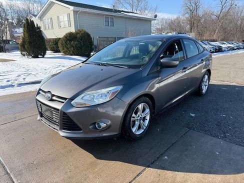 Used 2012 Ford Focus SE w/ SE Sport Pkg image 2