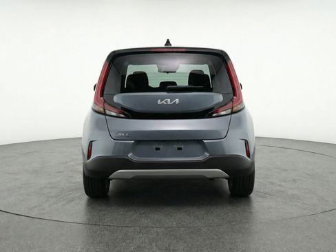 Used 2025 Kia Soul LX w/ LX Technology Package FWD image 7
