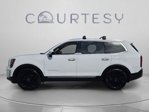 Used 2022 Kia Telluride SX w/ Towing Package FWD image 2