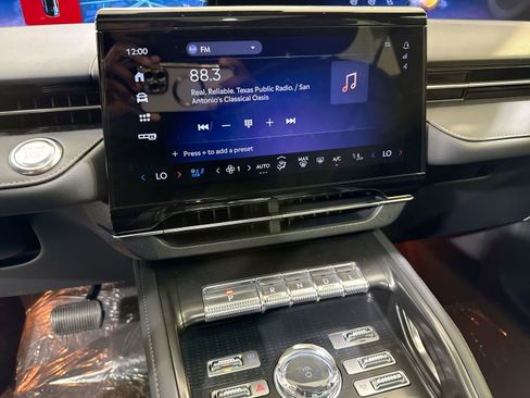 New 2025 Lincoln Nautilus Reserve image 17