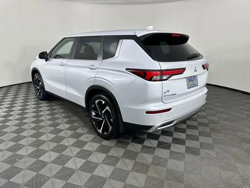 Used 2023 Mitsubishi Outlander SE AWD/4WD image 4