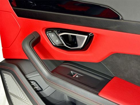 Used 2021 Lamborghini Urus image 34