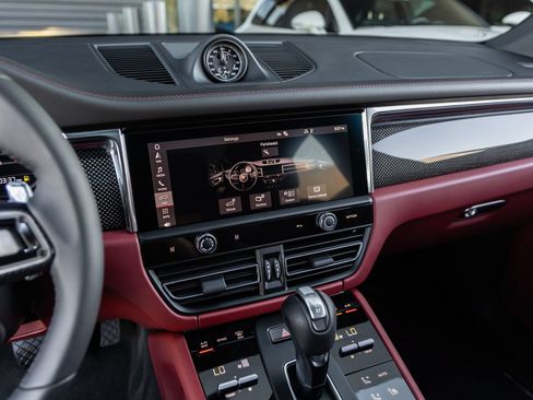 Certified 2026 Porsche Macan S AWD/4WD image 27