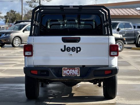 Used 2025 Jeep Gladiator Sport image 4