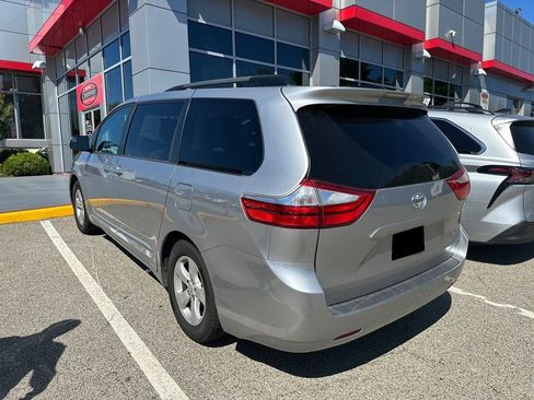 Used 2017 Toyota Sienna LE FWD image 3