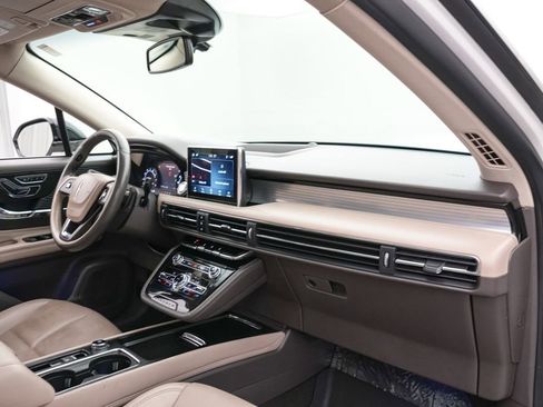 Used 2022 Lincoln Corsair AWD w/ Premium Package image 22