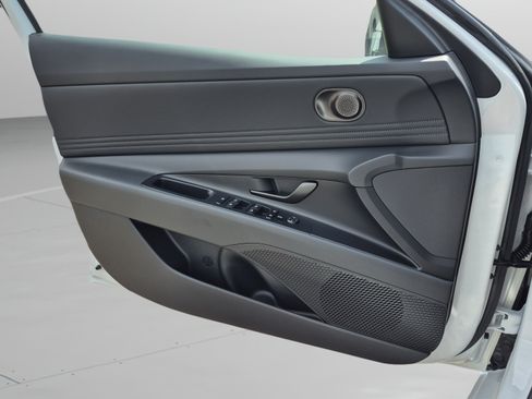 New 2026 Hyundai Elantra SEL Sport FWD image 22