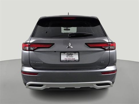 Used 2022 Mitsubishi Outlander SE image 3