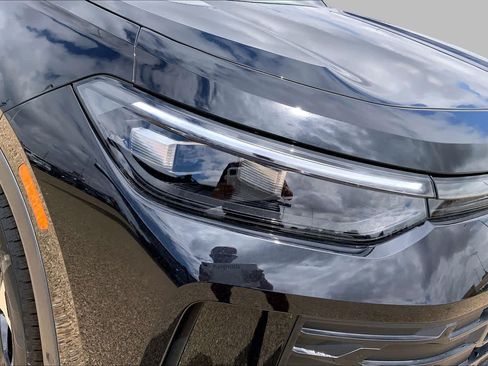 New 2026 Volkswagen Tiguan SE FWD image 13