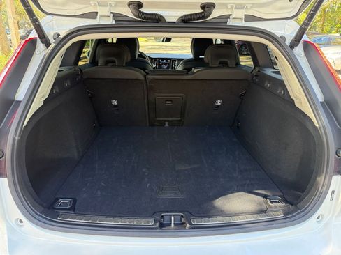 Used 2025 Volvo V60 B5 Cross Country Plus image 25
