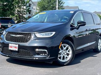 Used 2023 Chrysler Pacifica Touring-L FWD video 1