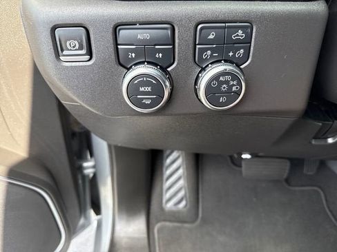 Used 2025 GMC Sierra 1500 SLT AWD/4WD image 25