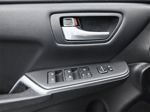 Used 2016 Toyota Camry LE image 21