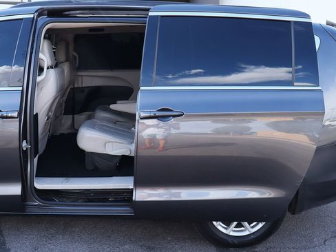 Used 2021 Chrysler Voyager Lxi image 30