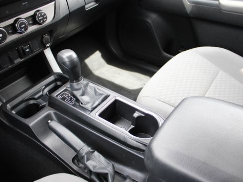Used 2022 Toyota Tacoma SR RWD image 8