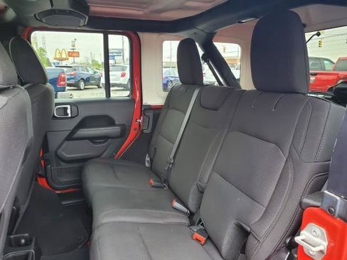 Used 2023 Jeep Wrangler Unlimited Sahara AWD/4WD image 23
