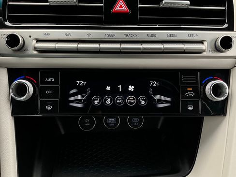 Used 2025 Genesis G70 2.5T image 27