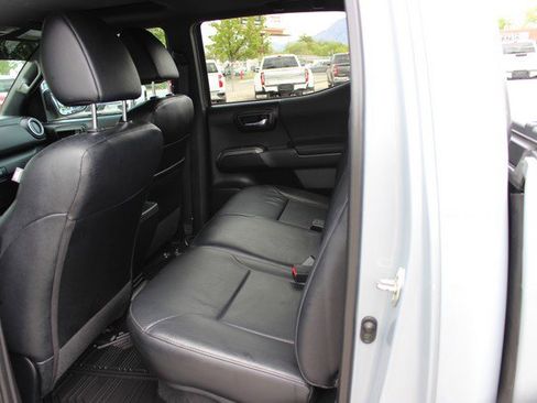 Used 2019 Toyota Tacoma TRD Off-Road AWD/4WD image 7