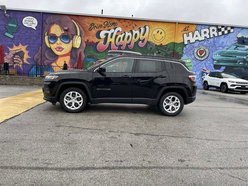 Used 2024 Jeep Compass Latitude AWD/4WD image 2