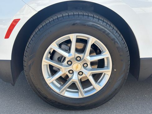 Used 2023 Chevrolet Equinox LS w/ LS Convenience Package FWD image 9