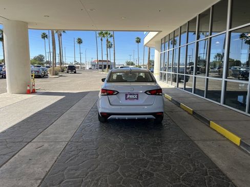 Used 2025 Nissan Versa SV image 8