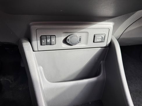 Used 2012 Toyota Prius V Five image 22