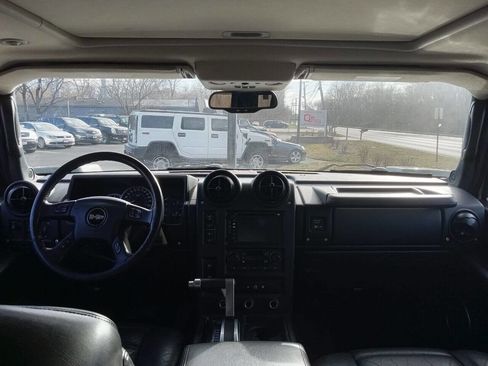 Used 2005 HUMMER H2 w/ Preferred Equipment Group AWD/4WD image 10