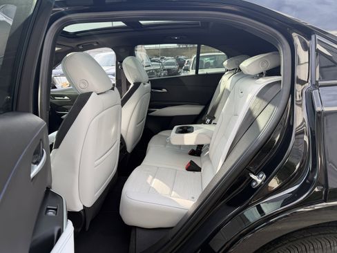 Used 2025 Cadillac XT4 Sport image 29