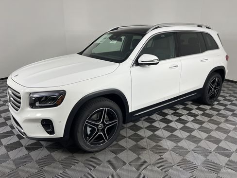 Used 2026 Mercedes-Benz GLB 250 4MATIC image 8