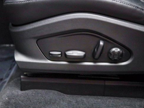 Used 2025 Porsche Macan Electric image 26