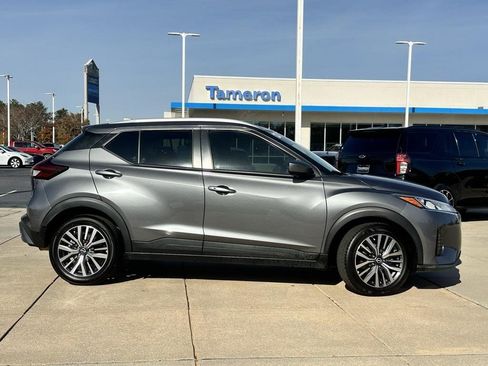 Used 2023 Nissan Kicks SV image 5